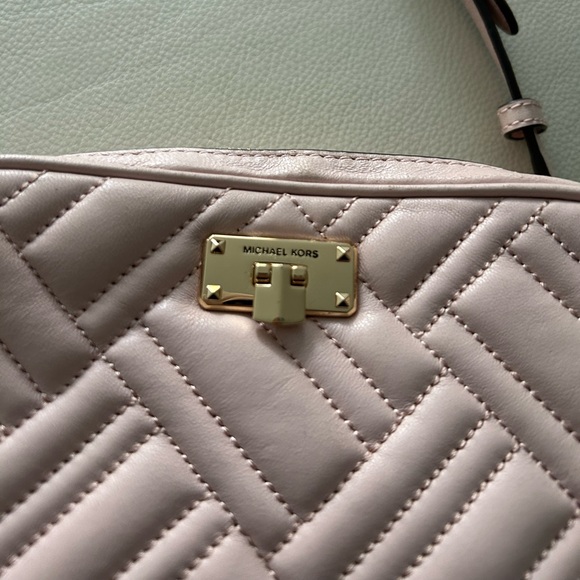 Michael Kors pink quilted crossbody 
Pristine condition - Picture 3 of 9